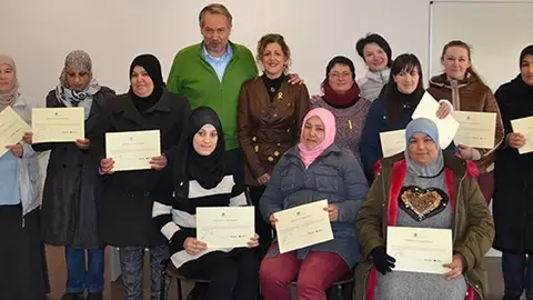 Entrega de diplomes durant l'acte de clausura del curs