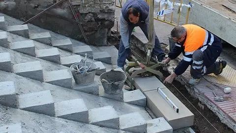 Renovació d'escales a la plaça del Carme aquesta setmana, efectuats amb ajut del programa Treball i Formació portada