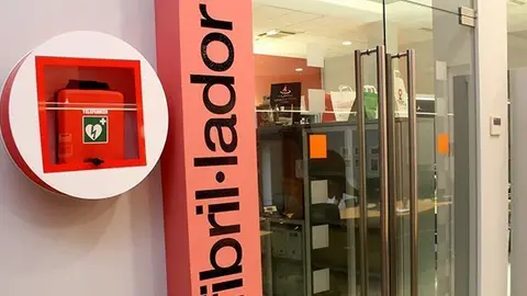 Desfibril·lador situat a la Casa Consistorial de Tàrrega