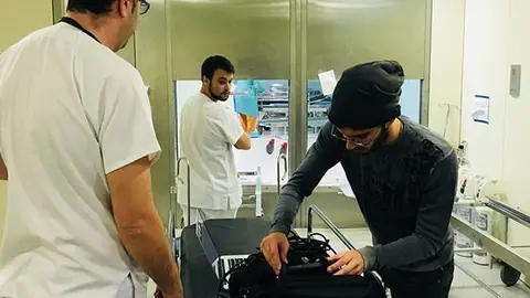 Creació de la peça immersiva amb técnics d'Intorno Labs i treballadors del Vall d'Hebron