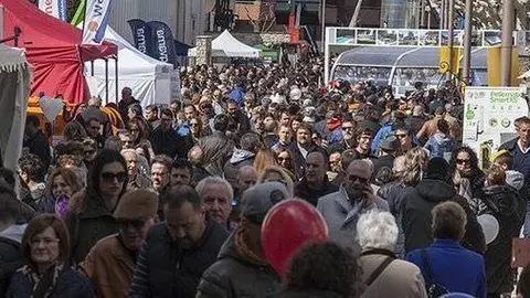 Arxiu, recinte exterior de Fira de Sant Josep, ple a vessar en el matí del diumenge