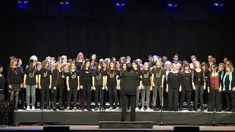 Les 4 corals de les Borges actuant juntes en el 2n concert del 25è aniversari del Cor Eurídice