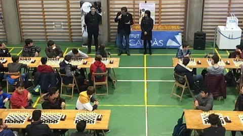 El director dels Serveis Territorials d'Ensenyament, Miquel Àngel Cullerès acompanyat de l'alcalde d'Alcarràs Miquel Serra