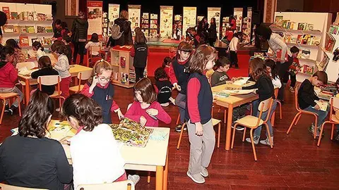 Imatge de les activitats en el Saló del Llibre Infantil i Juvenil de Catalunya celebrat a Mollerussa