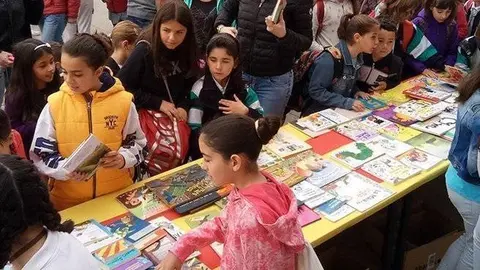 Diada de Sant Jordi a Pompeu Fabra Mollerussa