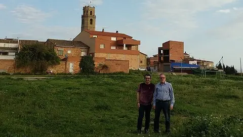 L'alcalde Manel Català visita el solar en el qual està previst construir el Poliesportiu