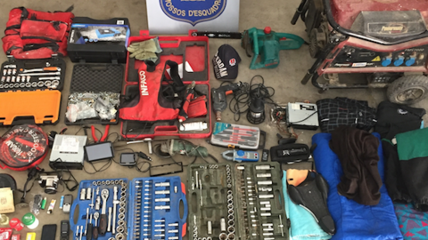 Imatge del material recuperat als dos detinguts per vuit robatoris a l'interior de vehicles a Mollerussa, el 26 d'abril de 2018 portada (Imatge: Mossos d'Esquadra)