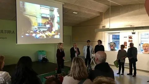 Acte inaugural de l'exposició temàtica 65 anys gegants a la sala Maria Lois