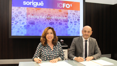 Ana Vallés, Presidenta de Sorigué, i Lluis Torner, Director del ICFO, signen l'acord de col·laboració