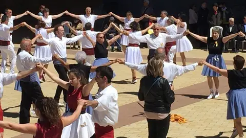 Participants en el Concurs de Colles Sardanistes de Lleida