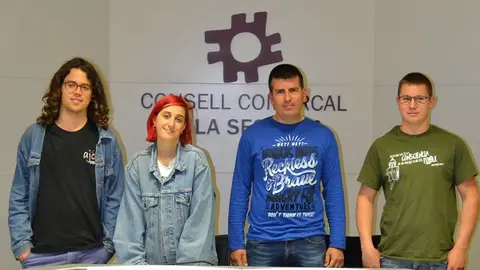 Jordi Garriga i Núria Ninot de l'Associació de Joves Cervera, i Enric Gener de l'Associació de Joves Guissona i Tarroja
