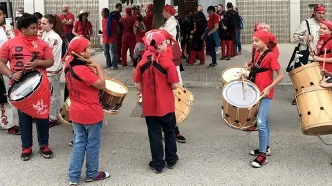 La secció de percussió de la colla els Rojos de Juneda