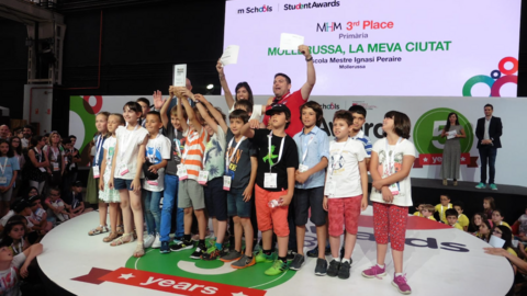 Els alumnes de tercer de primària de l'Ignasi Peraire durant la trobada del certamen del Moblile History Maps de Barcelona