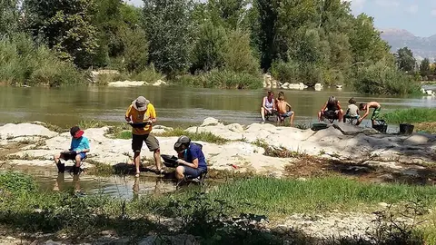 Els participants de la darrera edició de la recerca de l'or al Segre