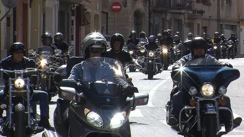 Els motards baixant pel Raval del Carme