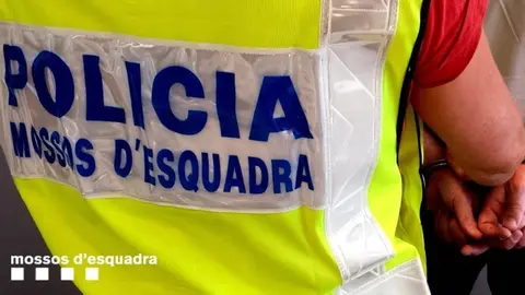 Els Mossos detenen un jove per un suposat delicte d'abusos sexuals a menors