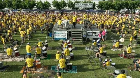 El camp de futbol de Vilanova de Bellpuig reuneix a 1083 músics
