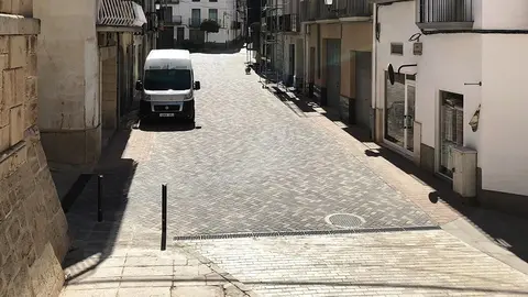 El carrer Santa Vedruna de les Borges amb els treballs d'arranjament finalitzats