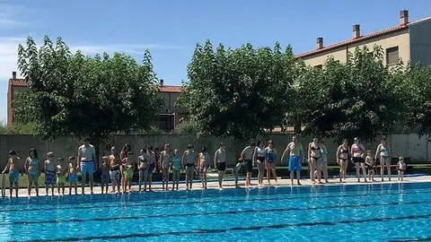 Participants en la campanya Mulla't per l'Esclerosi Múltiple al Palau d'Anglesola