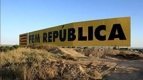 Mural original que van pintar membres del CDR de Bellpuig i voluntaris