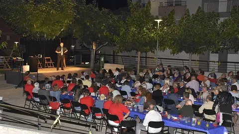 Actuació del Mag Fèlix en el Sopar a la fesca de Sidamon