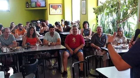 Actuació del monologuista David Sas en la pizzeria Breiko de Mollerussa