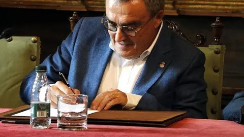 Àngel Ros signa la renúncia a l'alcaldia de Lleida
