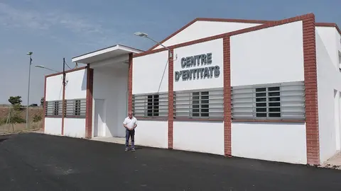 Enric Mir, durant la visita al nou Centre d'Entitats.