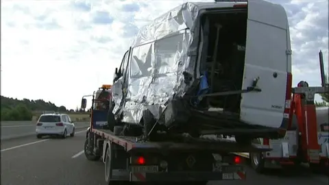 La furgoneta que assistia al camió averiat