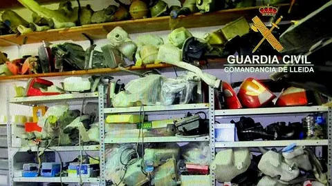 Alguns dels recanvis de vehicles que es trobaven al magatzem de Vallverd