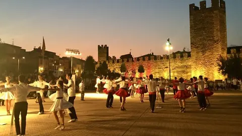 Les colles sardanistes en plena competició