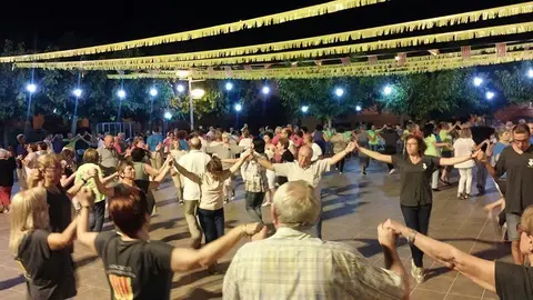 La Volta Comarcal de Sardanes al Segrià clourà, la catorzena edició del programa de ballades a la fresca
