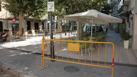 Les terrasses conviuen amb les obres a la plaça Major de Mollerussa