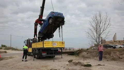 Moment en que extreuen el vehicle del Canal