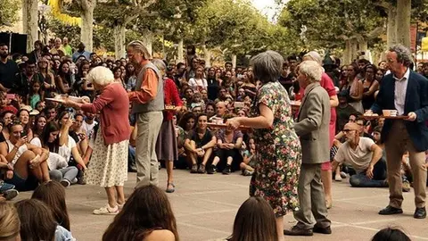Arxiu, espectacle itinerant de Fira Tàrrega