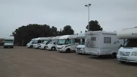 Les autocaravanes estacionades al seu nou aparcament de les Borges Blanques al febrer.