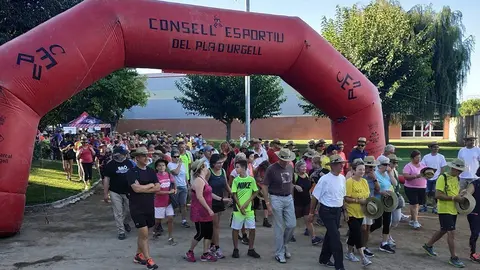 La sortida de la Caminada per l’Alzheimer al Parc Municipal de Mollerussa