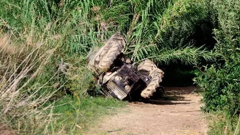 El tractor en el lloc on es va produir l'accident mortal