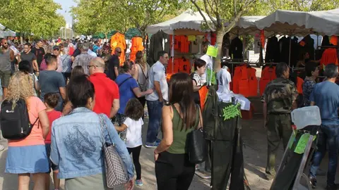 Un nombròs públic va visitar la zona expositiva de la Fira del Caçador de Tàrega