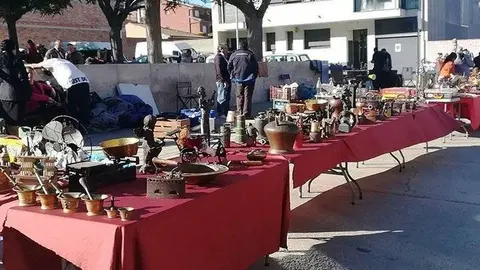 El mercat d'antiquaris, brocanters i col·leccionistes de les Borges Blanques.