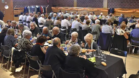 Dinar de germanor en el decurs e la Festa de la Gent Gran de Sidamon 1
