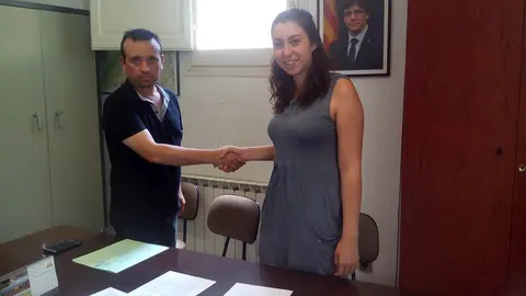 Signatura del conveni amb  l'Associació de Joves La Mansa