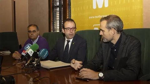 Marc Solsona i David Gall, signen l&#39;acord de col·laboració, per l&#39;Ajuntament i Sorea