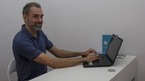 Joan castillon en la consulta de TESANA