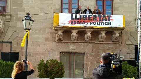 Ramon Royes a la balconada de la Paeria de Cervera