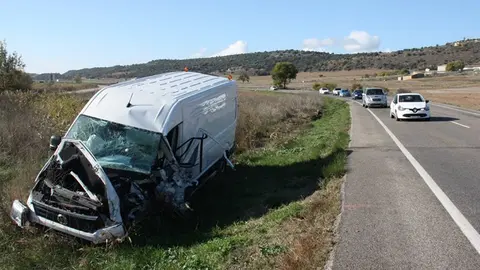 Pla general de l'estat de la furgoneta que s'ha vist implicada en un accident mortal a la carretera C-26 al seu pas per Foradada (Noguera), el 16 de novembre de 2018 (Horitzontal).