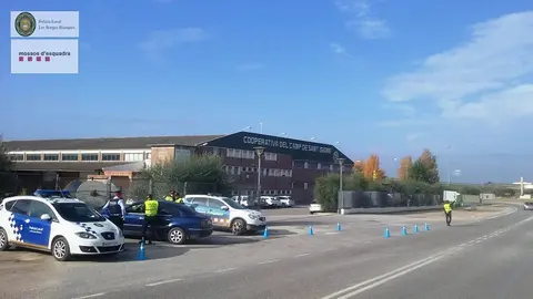 Imatge d'un dels controls policials de la Policia Local de les Borges i els Mossos.