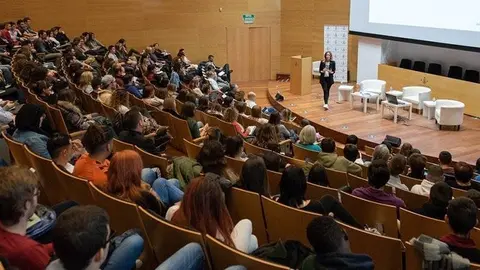 Andrea Vilallonga en la seva internenció en la Jornada Emprèn amb Talent