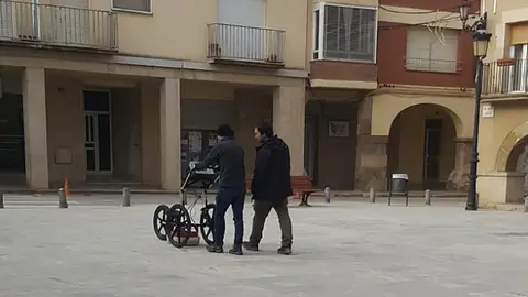 Treballs de geolocalització en els voltants de l'església de Linyola
