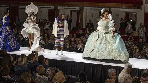 Els vestits guanyadors del Concurs de Vestits de Paper de Mollerussa